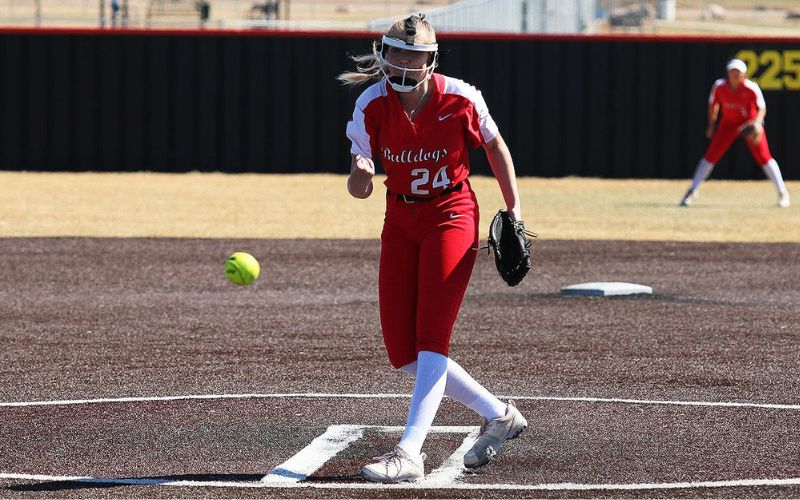 Bulldog Softball Splits at Sterling