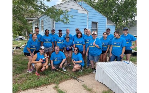 UWRC Volunteers paint house