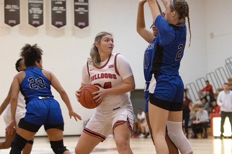 Women’s Basketball Bulldogs Fall to Friends