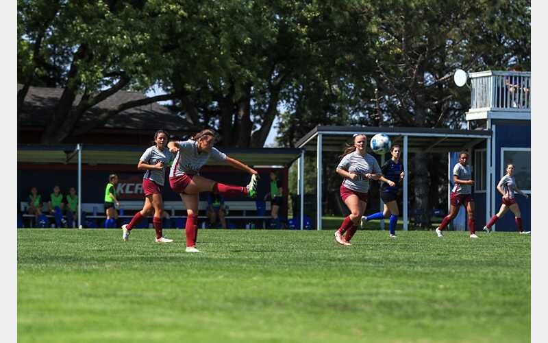 Soccer Lady Warriors Open Conference Season with Win