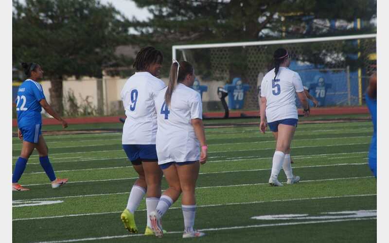 Women’s Soccer Swedes Fall in Conference Opener