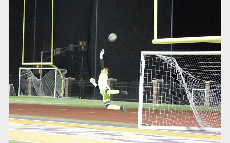 Despite Fuentes’ Best Efforts, Men’s Soccer Warriors Lose to Second Place Yotes