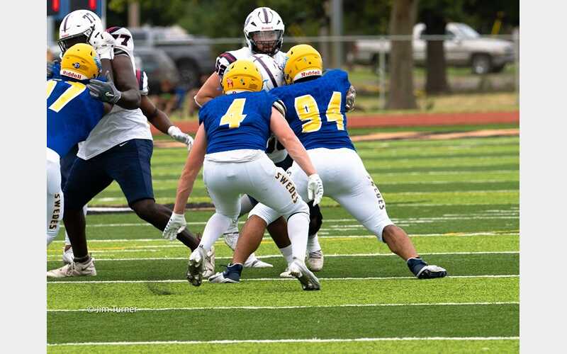 Football Swedes Blank Ottawa; Finishes 3-3 in Interdivisional Play