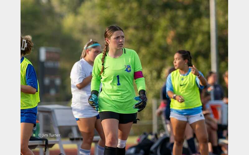 Women’s Soccer Swedes Fall to No. 7 Eagles in Home Finale