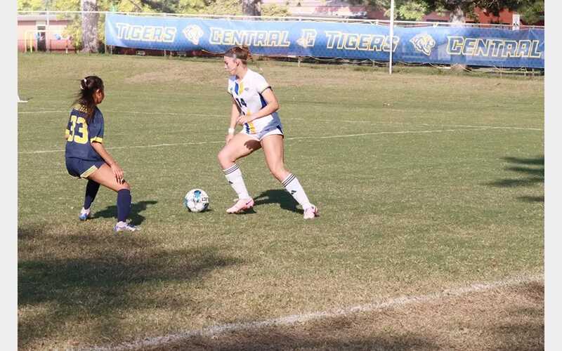 Women’s Soccer Tigers Fall 2-0 to Pioneers
