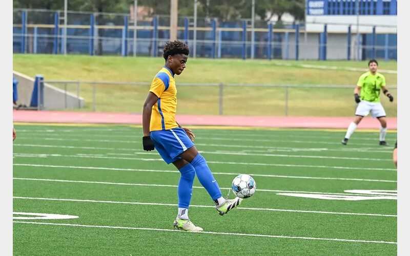 Coyotes Capitalize Early to Defeat Men’s Soccer Bluejays