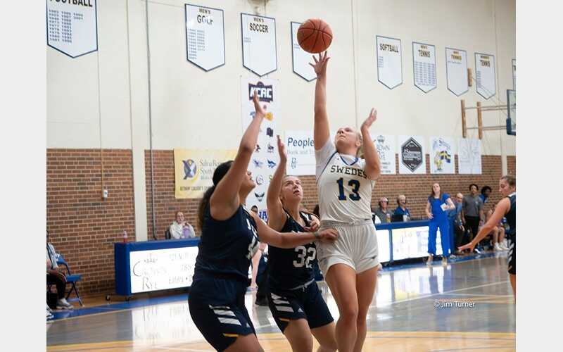Women’s Basketball Swedes Go 1 and 1 at Chargers Classic