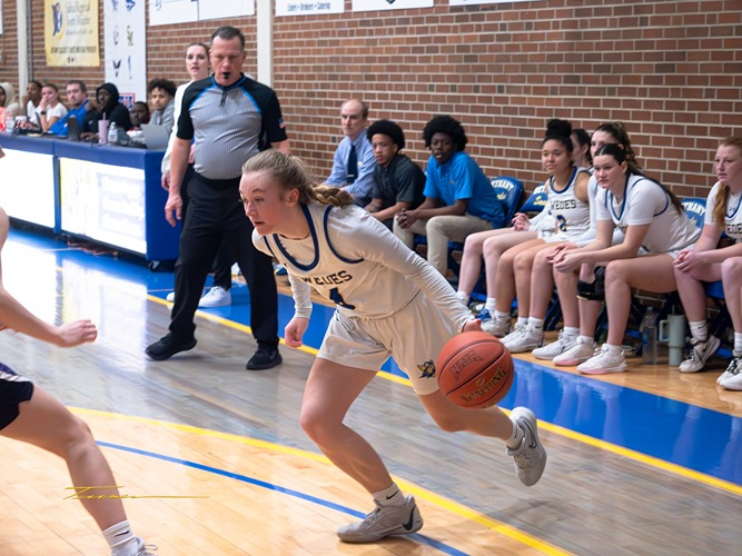 Women’s Basketball Swedes Fly Past Eagles in Conference Opener