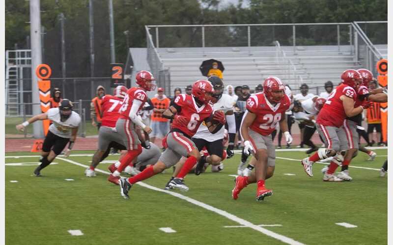 Football Bulldogs Stun No. 16-Ranked Evangel