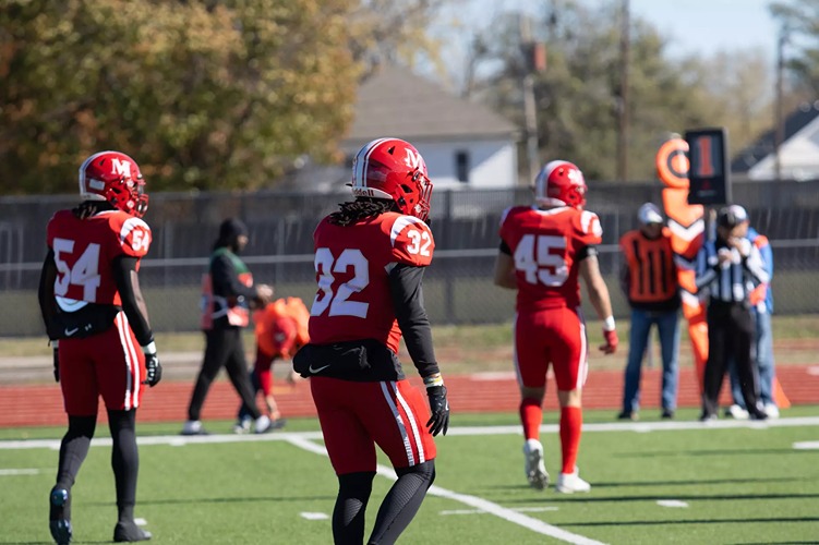 Football Bulldogs Drop Season Finale to Southwestern