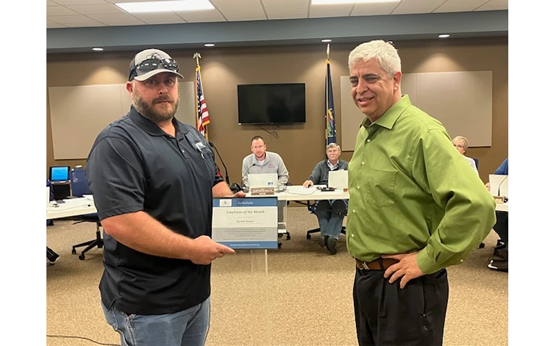 Lyons City Council Discusses Possible Changes on Contract for Animal Control Services, Recognizes November Employee of the Month