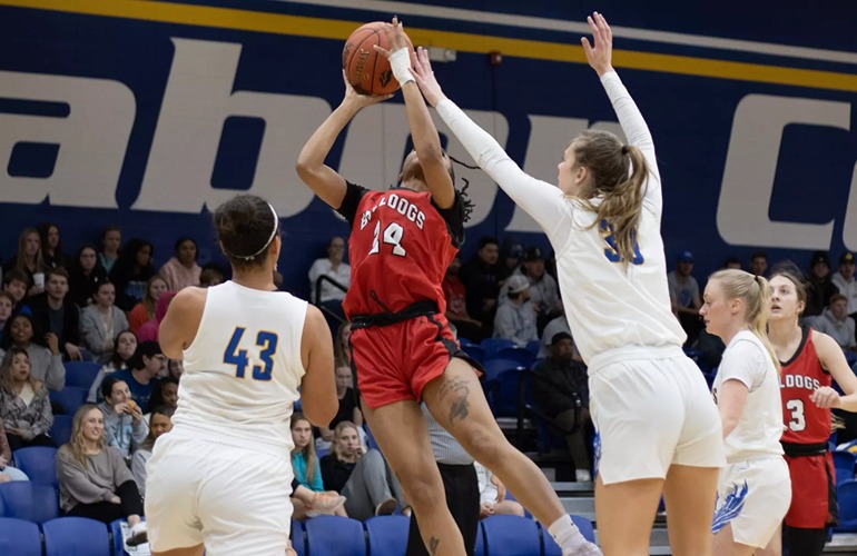 Women’s Basketball Bulldogs Downed By RV Tabor College