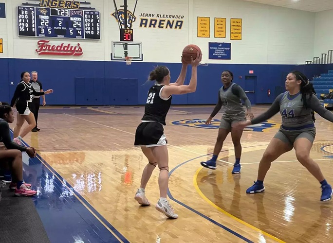 Lady Tigers Fall to Trailblazers, 67-57