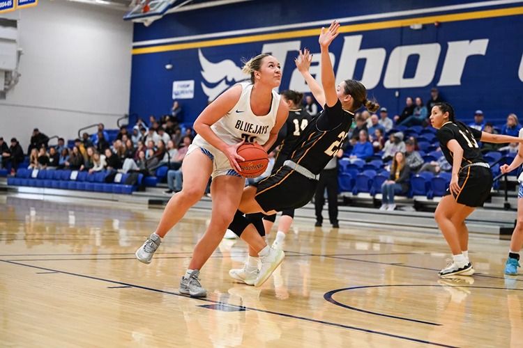 Career High from Bowin Helps Lady Bluejays Skate Past Ottawa