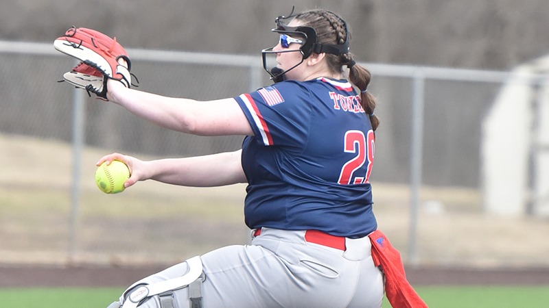 Blue Dragons Softball Opens Season with Sweep of Pioneers