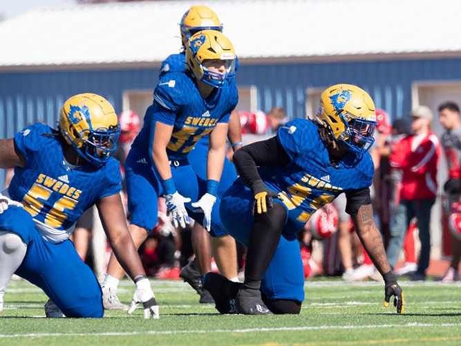Football Swedes Fall in Season Opener to No. 12 Falcons