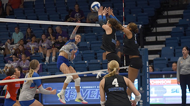 Hutchinson CC Volleyball Team 3-1 at McCook Labor Day Classic