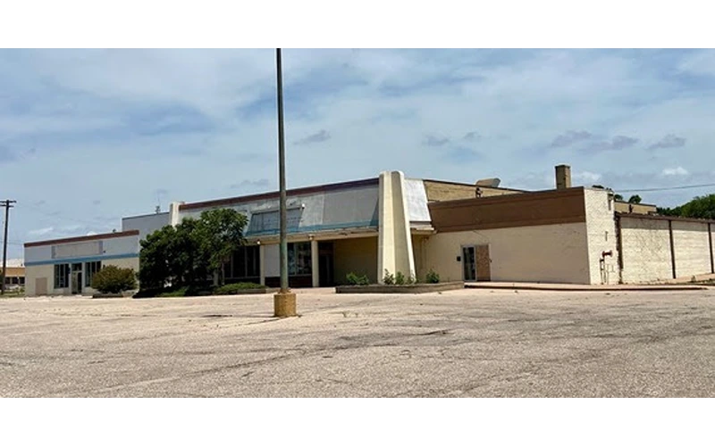 Newton City Commission Approves Demolition Agreements for Former Dillons Building