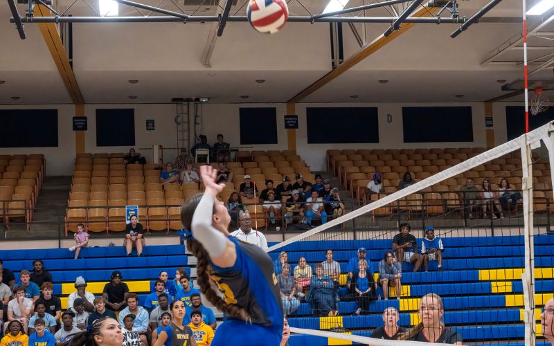 Swedes Volleyball fall in Five Despite Gehring’s Triple-Double