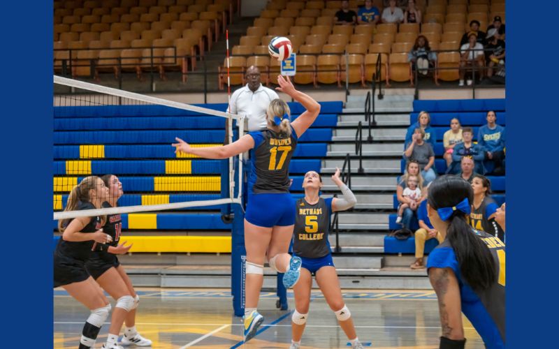 Spires Stun Volleyball in Five Set Match