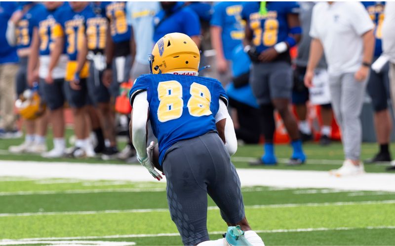 Swede’s Football Fall Flat Against No. 17 Moundbuilders