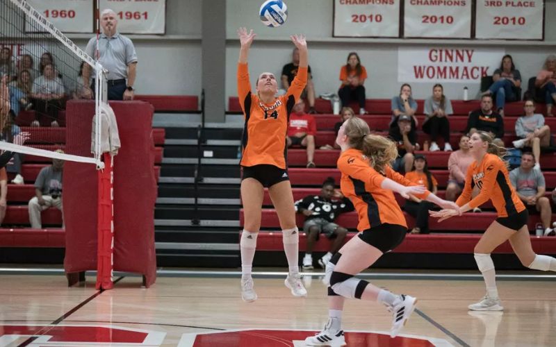 #14 Neosho Volleyball Takes Down Metro