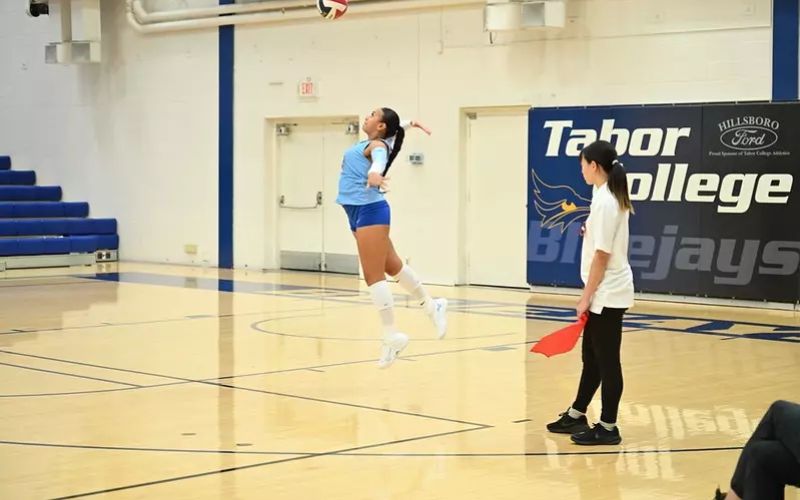 Coyotes Too Much for Bluejay Volleybal