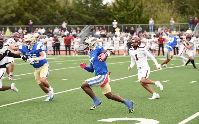 BlueJays Football Falls in Heartbreaker At Ottawa