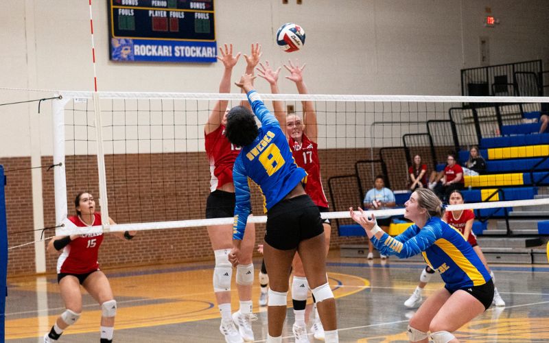 Freshman Cheatham Leads Swedes Offense in Volleyball Road Loss to Ottawa