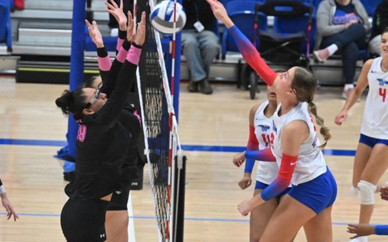 Blue Dragon Volleyball Falls in Sweep at No.11 Colby
