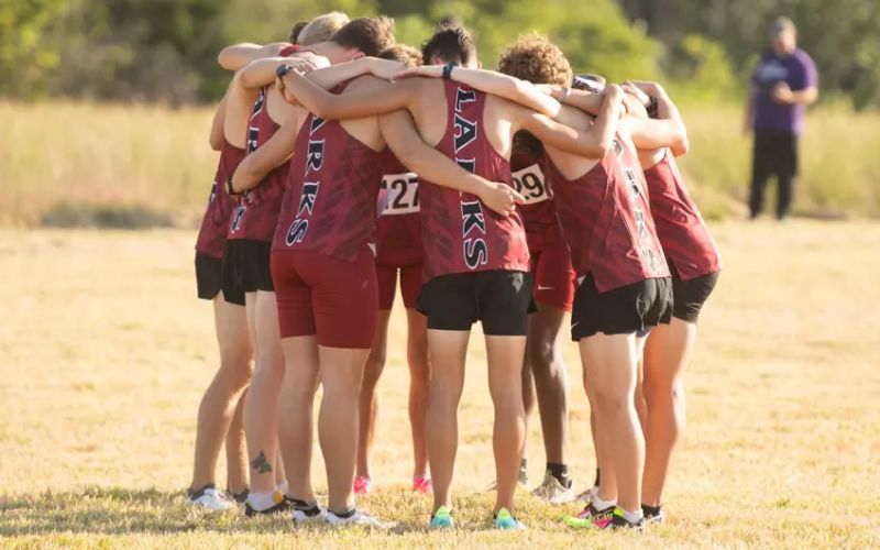 Hesston Men’s Cross Country Competes in Arkansas