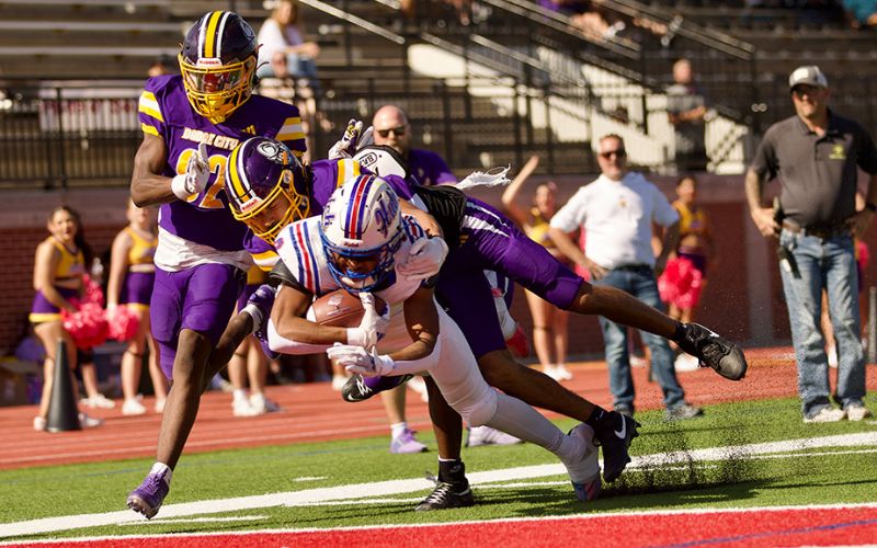 Dragon’s Football Opens KJCCC Play with Victory at Dodge City