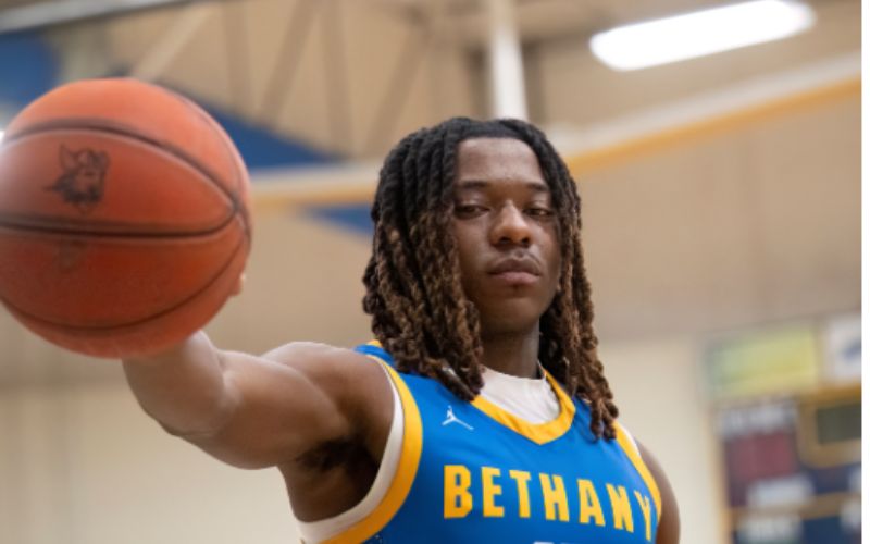 Mays II Scores 33 a Swede men’s basketball takes down the Bears