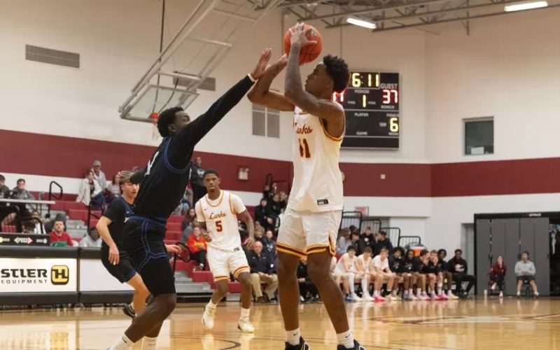 Men’s Basketball Falls in Overtime Thriller