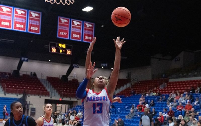 Dragon Men’s Basketball Roll by Murray State to open Hutch Classic