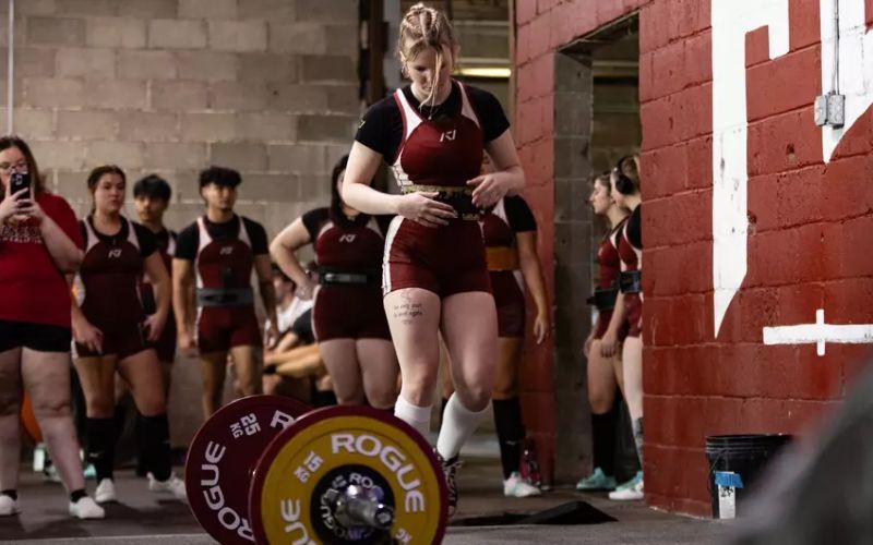 Hesston Powerlifting Competes at College Throwdown