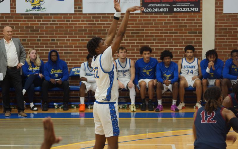 Turnovers spurn Swede Men’s basketball as they fall 95-78