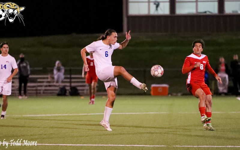 No. 4 Cougars rally past Coffeyville 2-1, advance to Plains District Semifinals