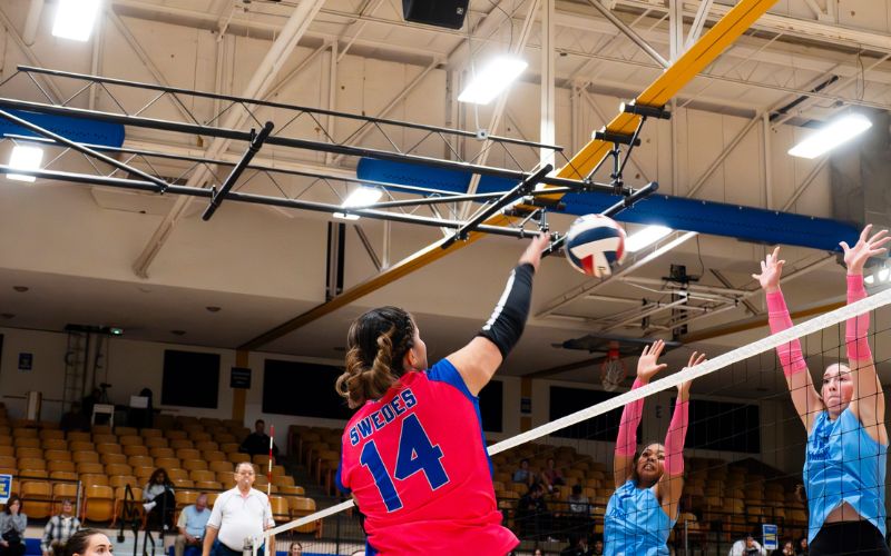 Swede Volleyball Stifles Southwestern in Commanding Four Set Victory