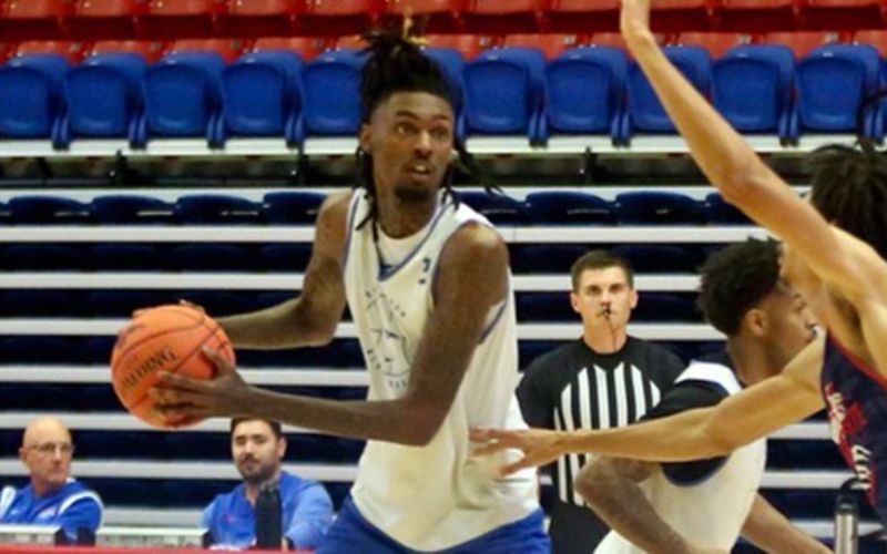 Furious Finish Propels Blue Dragon Men’s Basketball to win Over Roadrunners