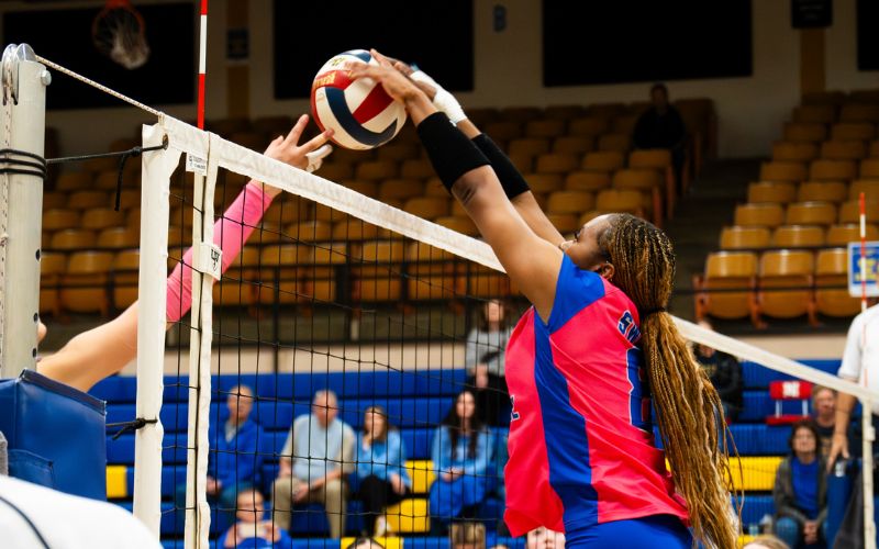 Swedes Volleyball Sweeps Sterling for Thied-straight KCAC Win