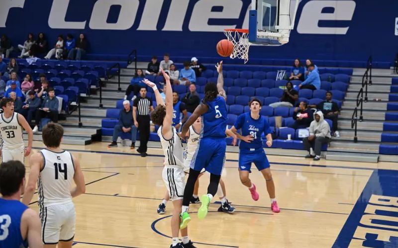 Bluejay Men’s Basketball Post Strong Outings, Go 1-1 At Tabor Classic