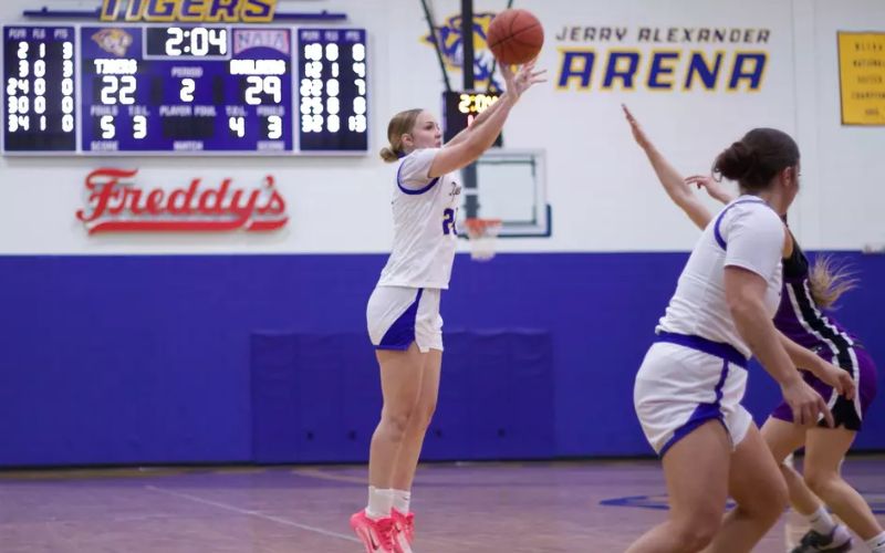 Tiger Women Take On Strong Drovers Squad in SAC Play