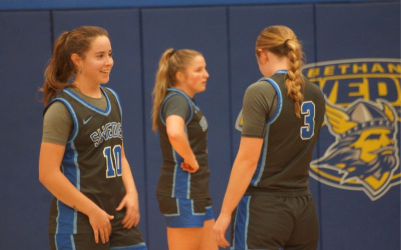 Swede Women win fourth in a row, move to 4-3 in Conference Play