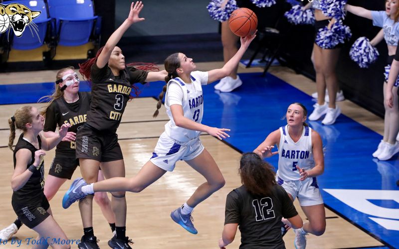 Buzzer-beater sinks Barton women as Garden City escapes 70-69