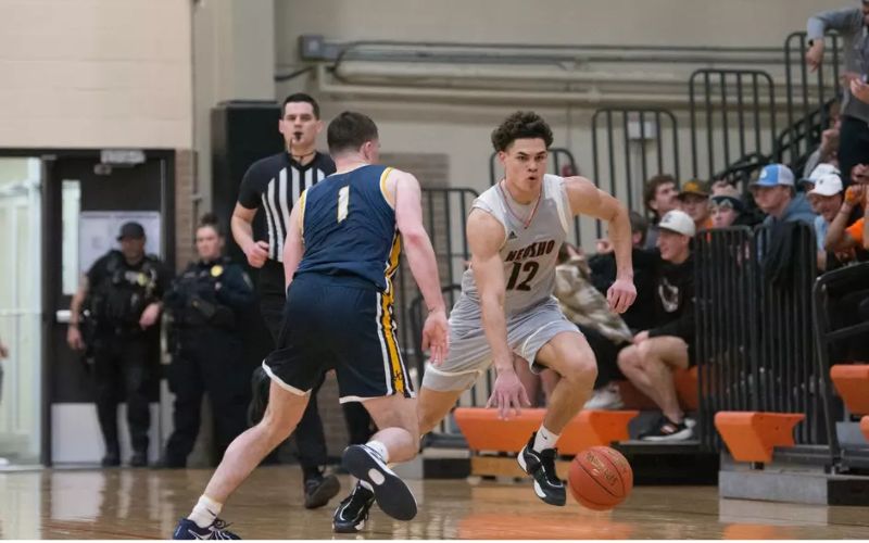 Men’s Basketball Outlast Redlands