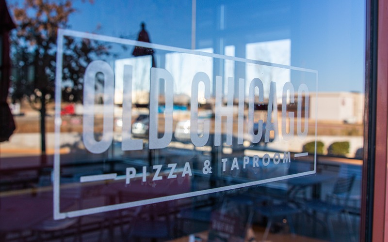 Old Chicago Pizza + Taproom Rolls Out the Dough For Hutchinson Grand Opening