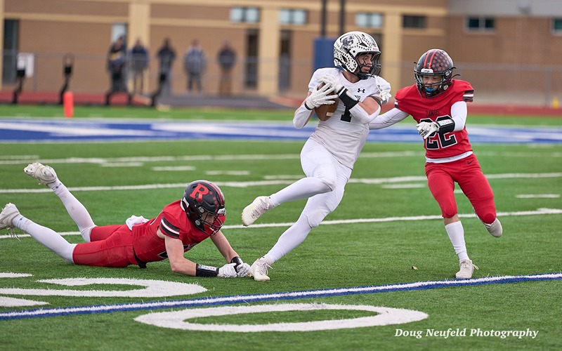 Farney, Harp Among Athletes Named to Sports in Kansas 2025 Top 11 Football Team